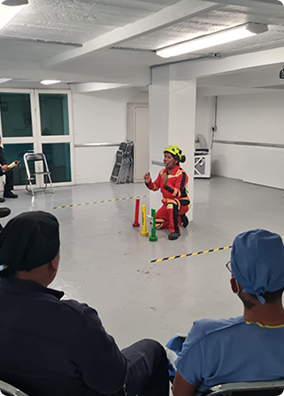Capacitación al personal en materia de seguridad y prevención de riesgos